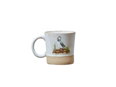 PUFFIN MUG WHITE STONEWARE WITH NATURAL BASE & GRASSY BEACH