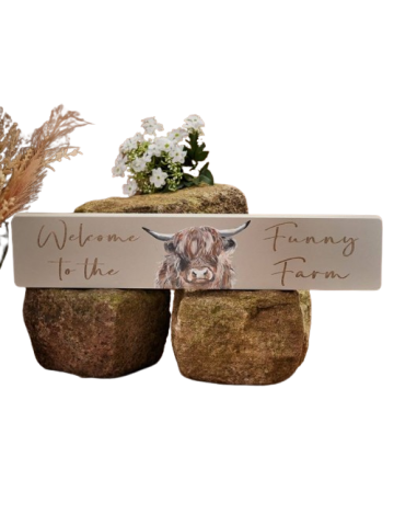 DOUGAL HIGHLAND COW LONG PLAQUE GREY WOOD "WELCOME TO THE FUNNY FARM"